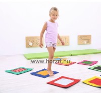 Térelválasztó polc - fehér polcokkal