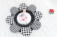 Puhasarok - Fekete-fehér virág, padlópárna 6 hó+