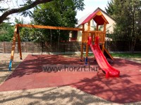 Csúszdatorony hintaállvánnyal