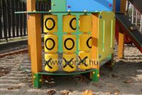 Csúszdás torony amőbával