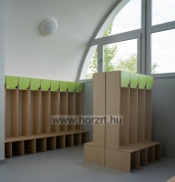 Komfort gyermeköltöző 4 fős , rácsos cipőtartóval-juhar